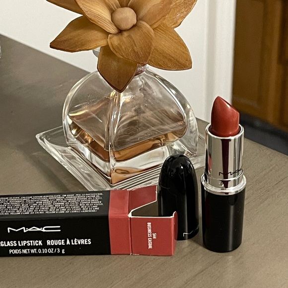 New Mac full-size luster glass lipstick in Business Casual #544 - Picture 4 of 5